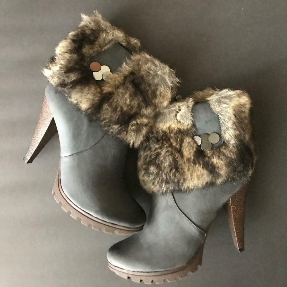 Black Gray Faux Fur High Heel Boots Size 8.5